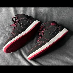Air Jordan’s 1 Mid PS SE “Fearless” / Color Black and Red / Size 3Y